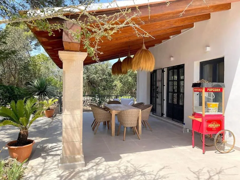 Strandnahe Finca Mit Pool, Wifi, Klima, Heizung, Tischtennis, Trampolin In Alcudia Apartment